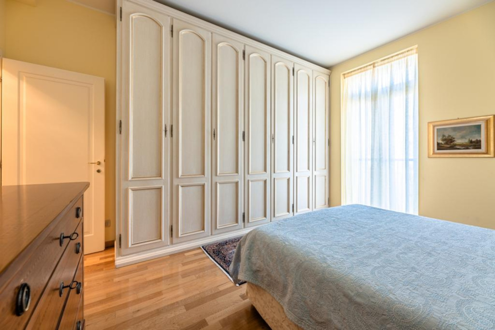 UNA CASA DA RIVISTA, UNA VISTA DA CARTOLINA